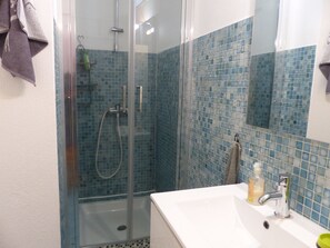 Bathroom - Vrbo Property (Sainte-Anne)