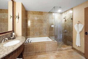 Hair dryer, towels, soap, shampoo - Cozy Mountain Retreat | 1-Bedroom in Suncadia (Cle Elum)