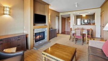 TV, fireplace