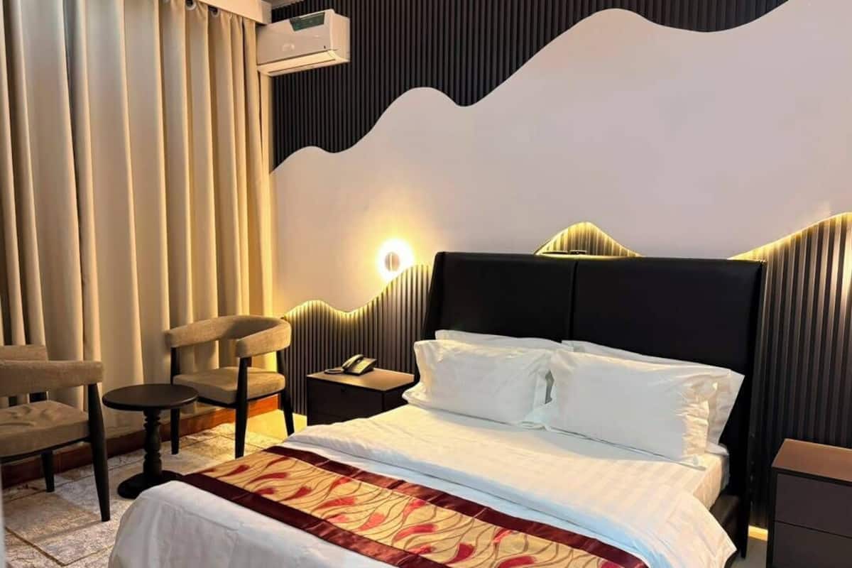 Minibar, soundproofing, iron/ironing board, free WiFi