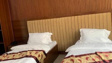 Tomannsrom – standard, byutsikt | Minibar, lydisolert, strykejern/-brett og wi-fi (inkludert)