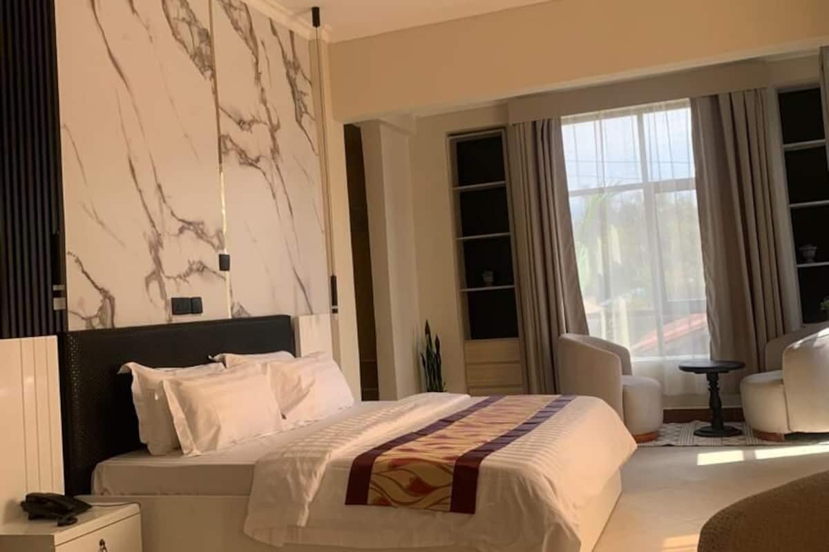 Minibar, soundproofing, iron/ironing board, free WiFi