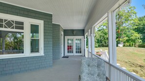 A covered porch with a view of a grassy yard and trees. - Walk to Beach & Oceanside Trails! Family Retreat (York Harbor)