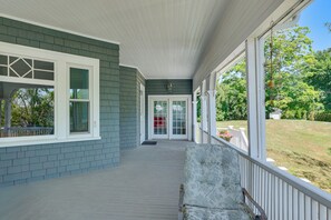 A covered porch with a view of a grassy yard and trees. - Walk to Beach & Oceanside Trails! Family Retreat (York Harbor)