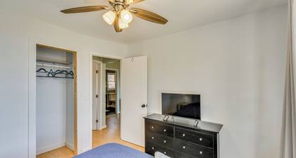 Hot Tub, Lake Access! Waterfront Hartwell Hideaway
