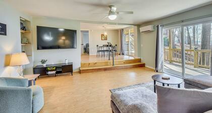 Hot Tub, Lake Access! Waterfront Hartwell Hideaway