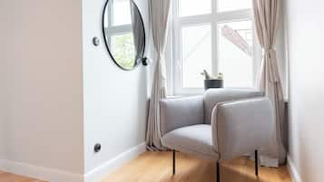 Deluxe Apartment, Beachside | Living area | 40-inch flat-screen TV with cable channels, Netflix, Hulu