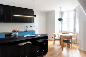 Deluxe Apartment, Beachside | Private kitchenette | Coffee/tea maker, electric kettle, toaster, high chair - Blue Loft Sopot Beachside  (Sopot)