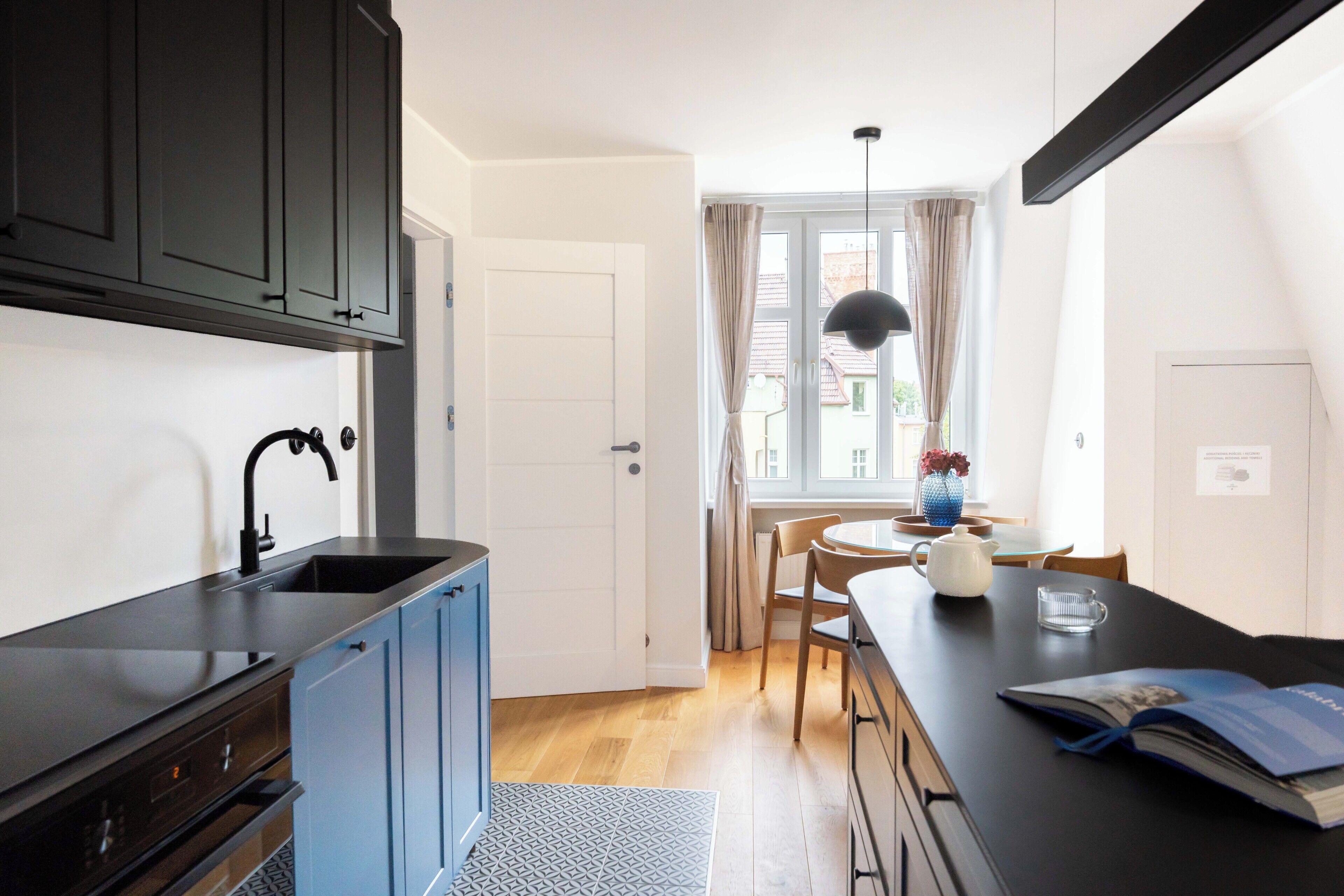 Apartamento Deluxe, junto a la playa | Cocina básica privada | Cafetera o tetera, hervidor eléctrico, tostadora y trona infantil