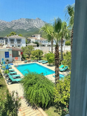 2 outdoor pools