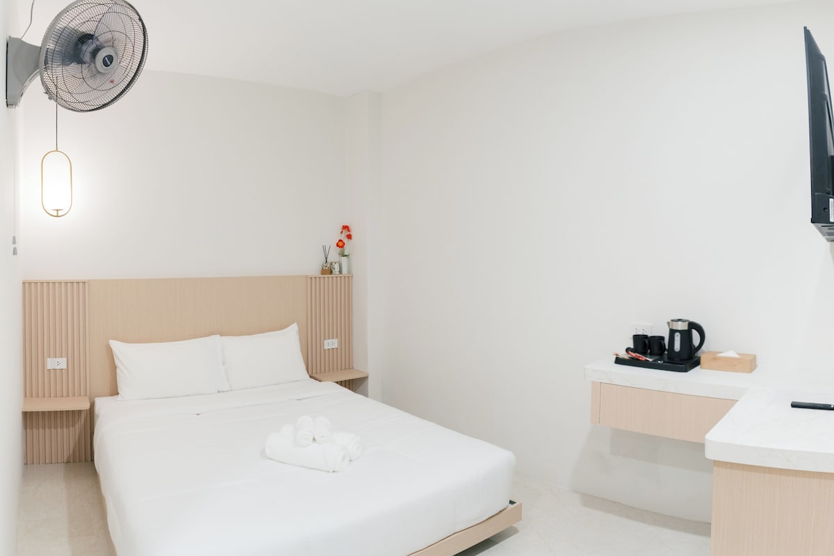 Standard Fan Room | Desk, free WiFi, bed sheets