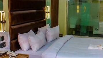 Standard Room | Desk, laptop workspace, soundproofing, free WiFi
