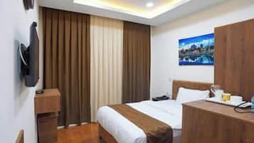 Deluxe Room | Desk, laptop workspace, soundproofing, WiFi (free)