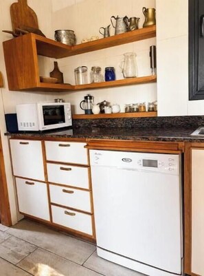 Private kitchen - Mountain Home in a Gated Community | Views and Forest (San Martín de los andes)