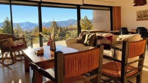Smart TV - Mountain Home in a Gated Community | Views and Forest (San Martín de los andes)