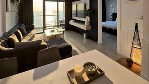Superior Suite, Balcony, Sea View | Living area