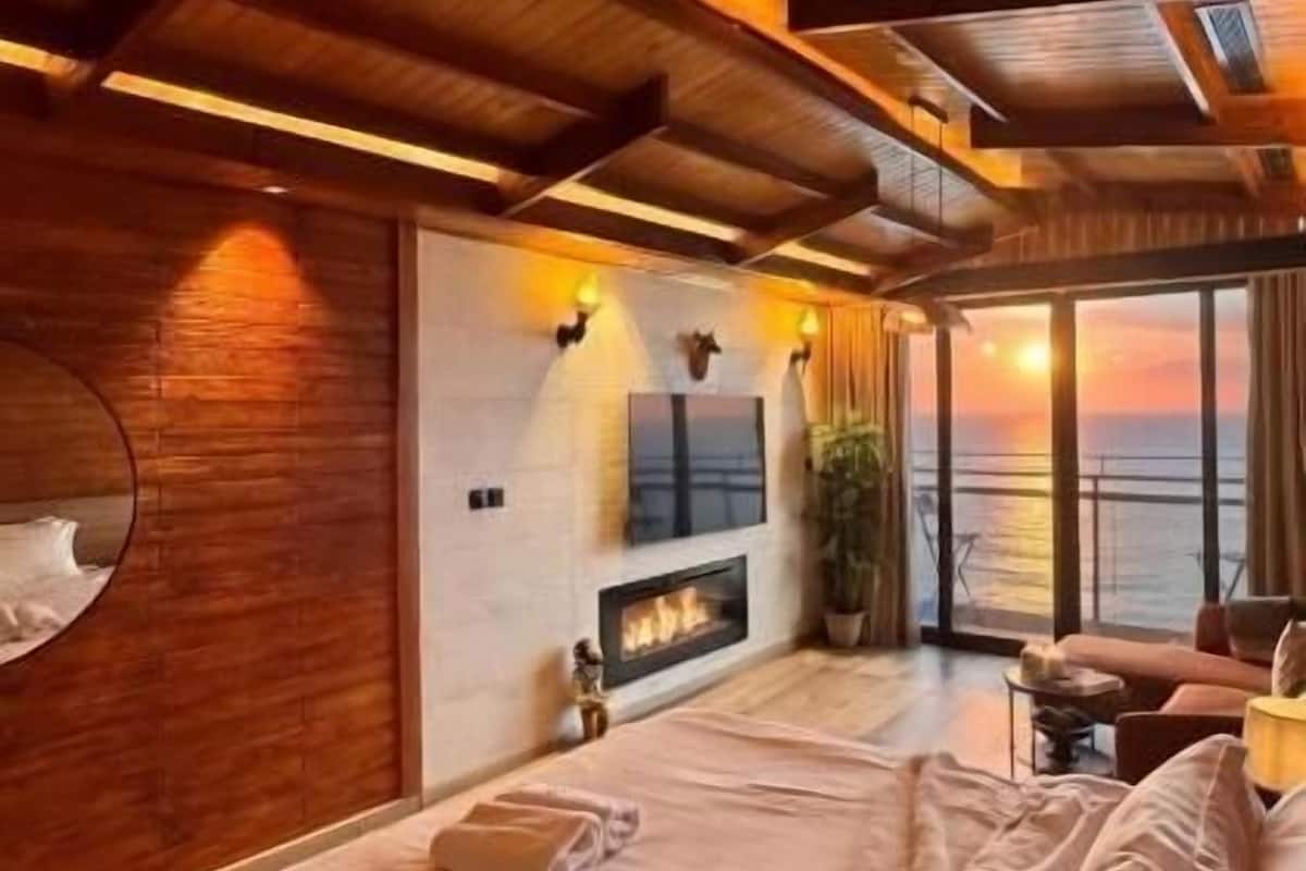 Luxury Cottage, Balcony, Sea View | Iron/ironing board, free WiFi