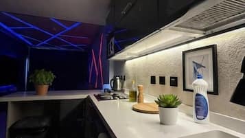 Deluxe Suite, Balcony, Sea View | Private kitchen