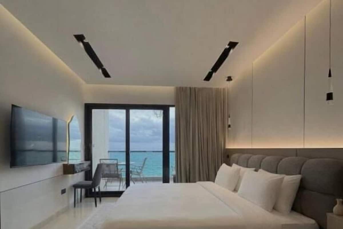 Comfort Suite, Balcony, Sea View | Iron/ironing board, free WiFi