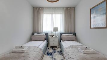 Apartamento familiar, balcón | Ropa de cama de alta calidad, tabla de planchar con plancha, wifi gratis