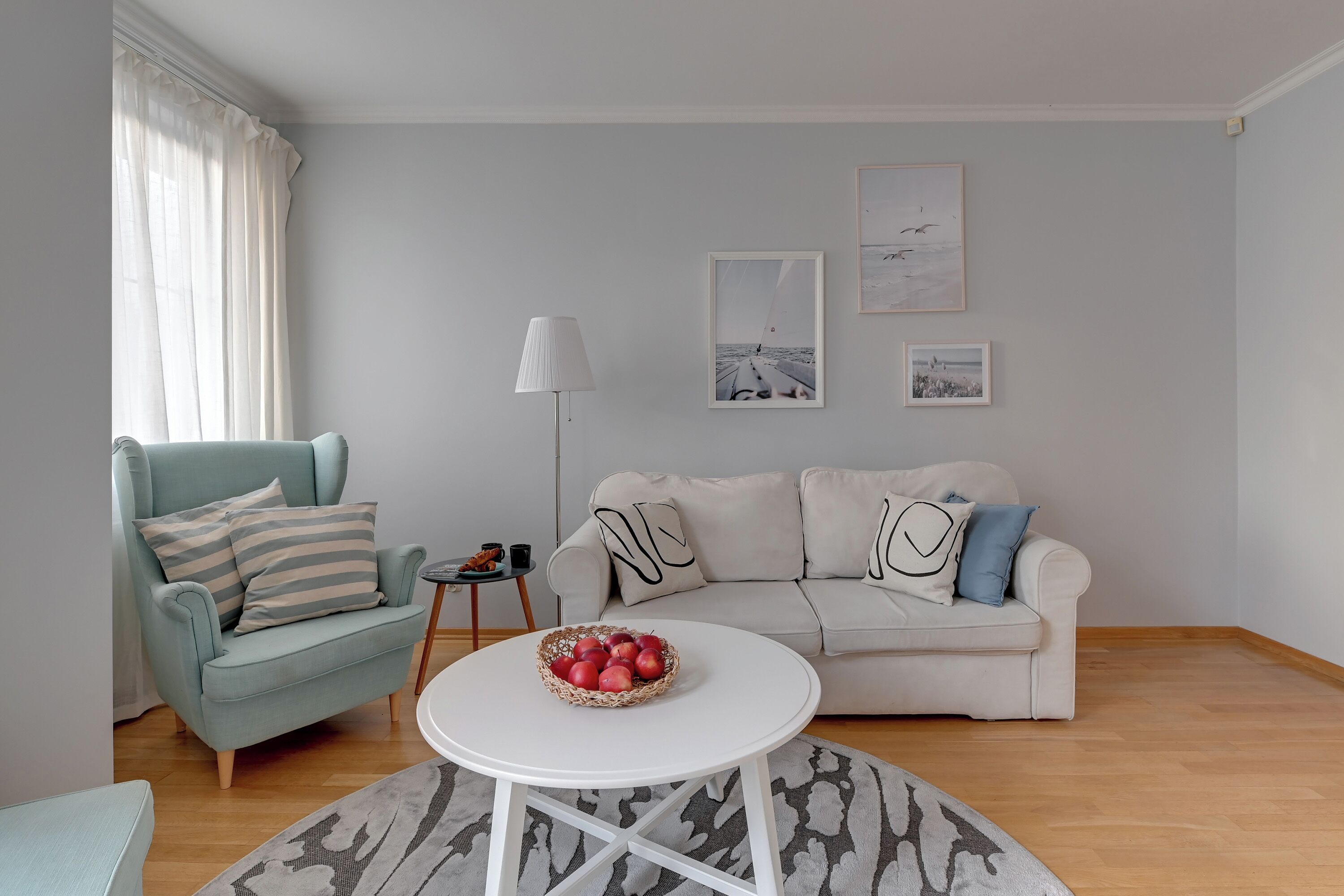 Apartamento familiar, balcón | Zona de estar | Televisión de pantalla plana de 40 pulgadas con canales por cable