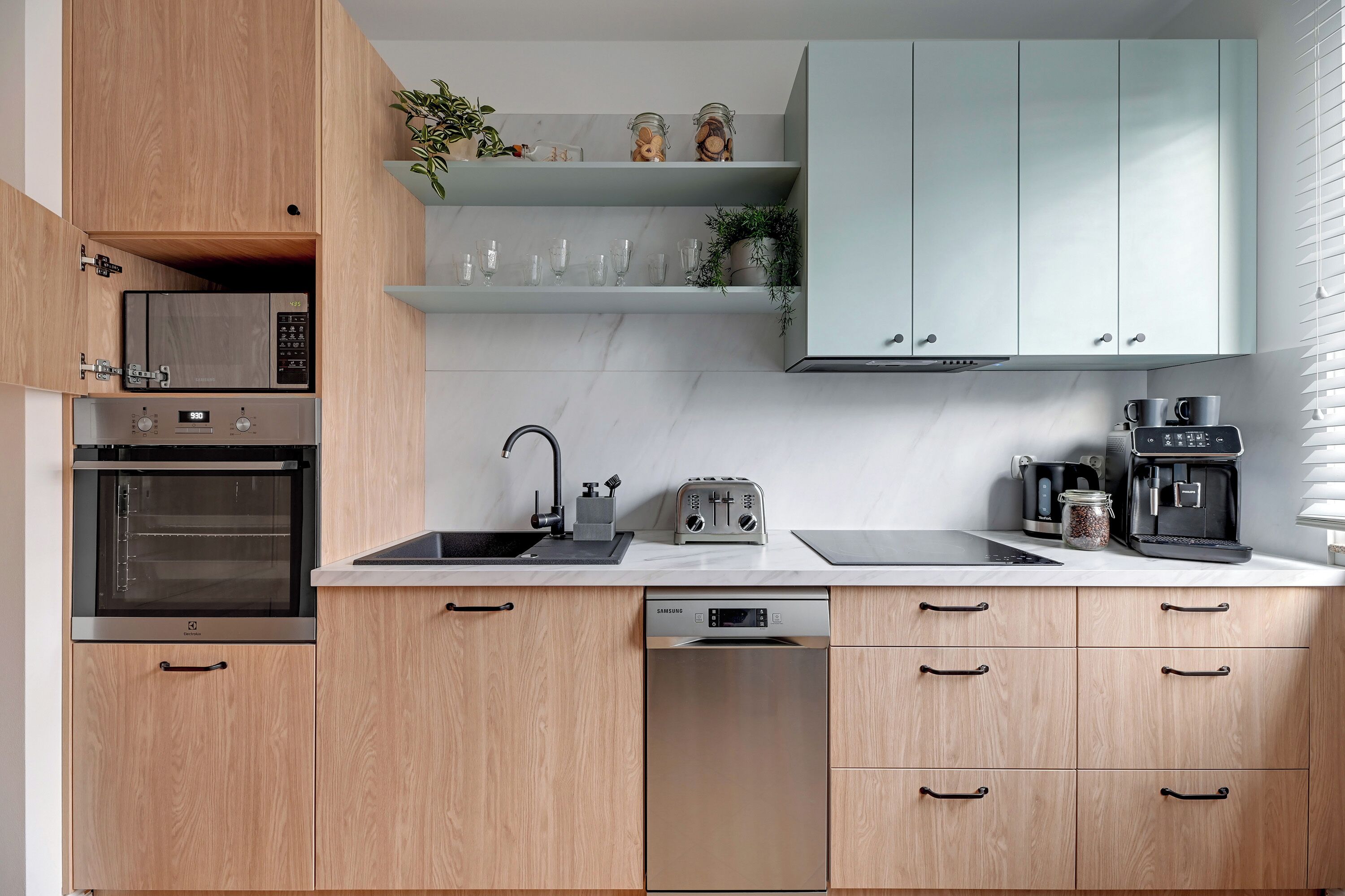 Apartamento familiar, balcón | Cocina privada | Cafetera o tetera, microondas, hervidor eléctrico y tostadora