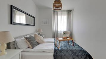 Apartamento familiar, balcón | Ropa de cama de alta calidad, tabla de planchar con plancha, wifi gratis