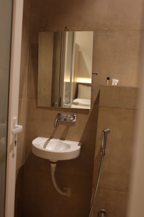 Bathroom - Hotel Ashoka Inn Bilaspur (Telipara)