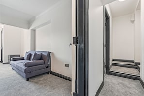 Family Room, Ensuite | Lounge - Eden View Hotel (Morecambe)