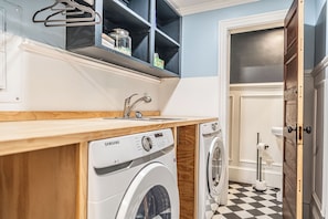 Interior - The Downtown Charmer and Pastry Townhouse (Southern Pines)