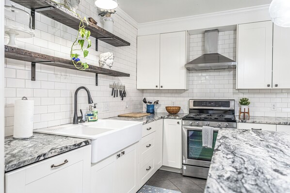 Private kitchen - The Downtown Charmer and Pastry Townhouse (Southern Pines)