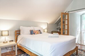 Room - The Downtown Charmer and Pastry Townhouse (Southern Pines)