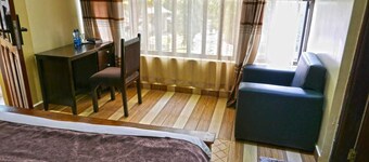 The Breeze Hotel Busia
