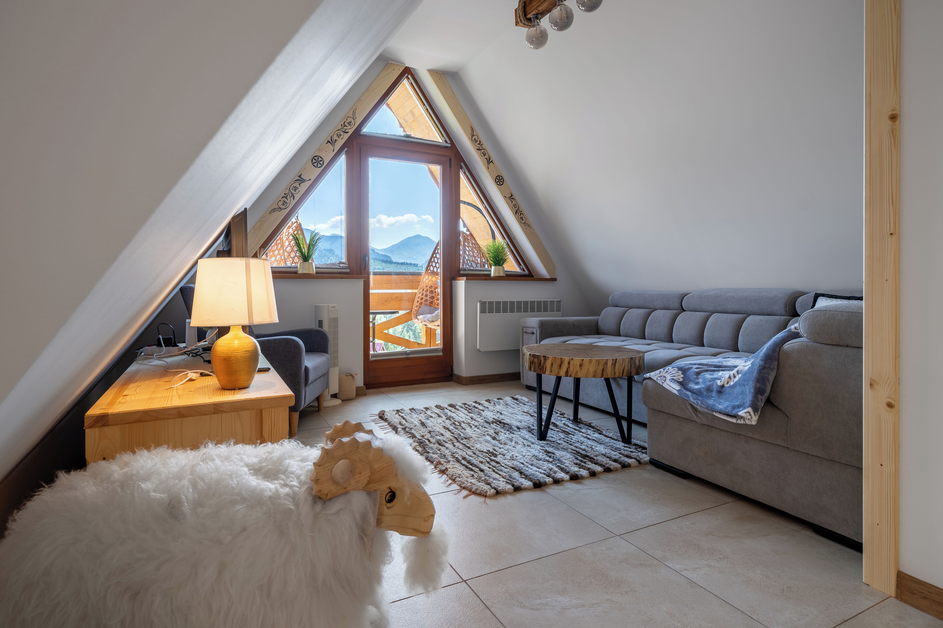 Apartment, Balkon, Bergblick | Wohnzimmer