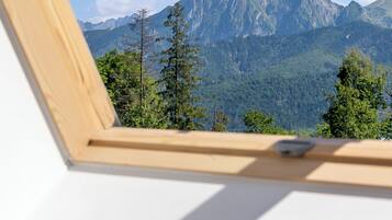 Apartment, Balkon, Bergblick | Blick auf die Berge
