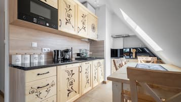 Apartment, Balcony, Mountain View | Dapur kecil peribadi