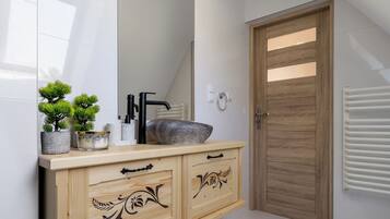 Apartment, Balcony, Mountain View | Bilik Mandi