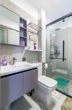 Dusche, Handtücher, Seife, Toilettenpapier