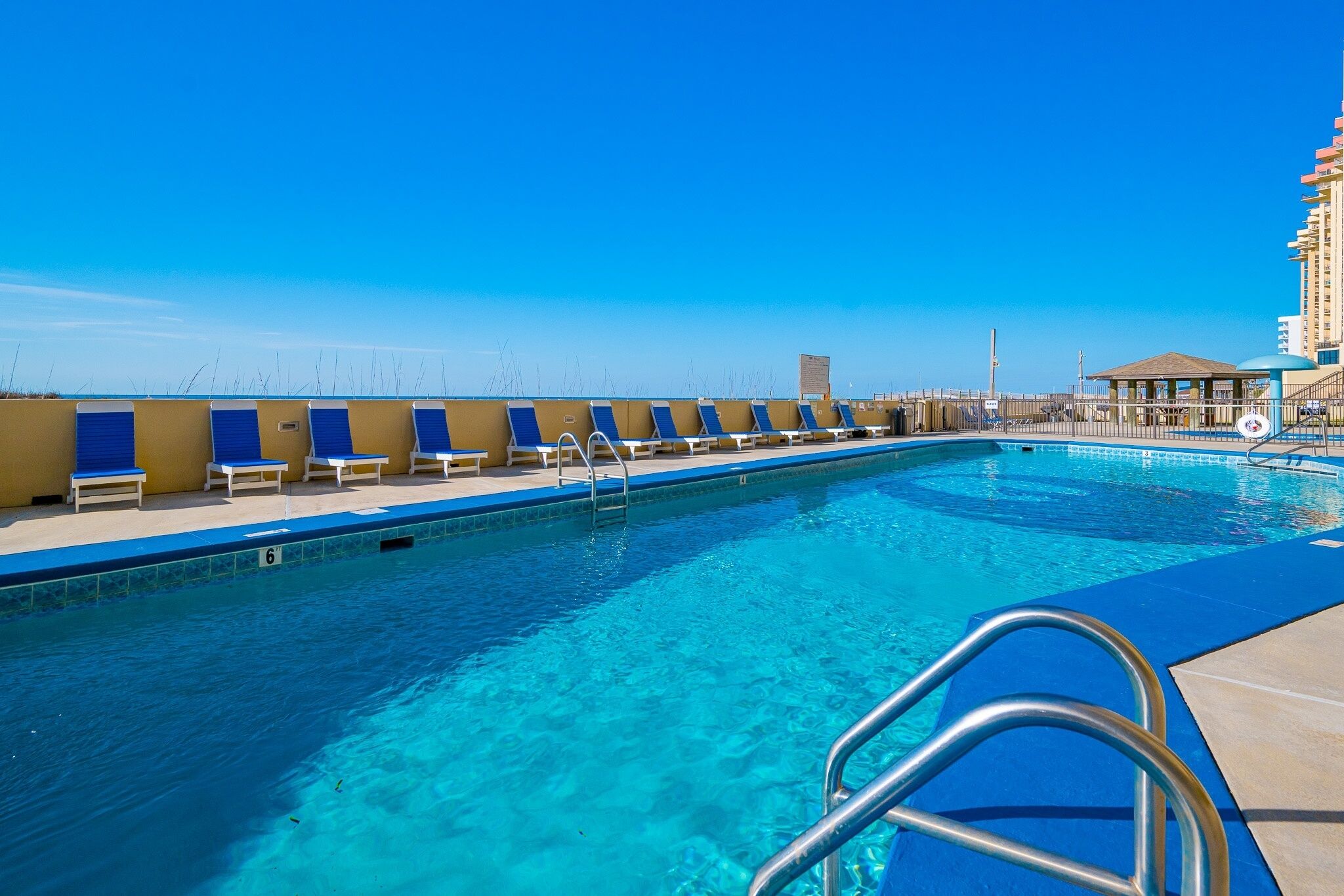 Apartamento, 1 habitación | Piscina | Una piscina cubierta, una piscina al aire libre