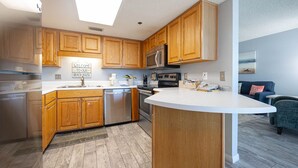 Condo, 1 phòng ngủ | Bếp riêng