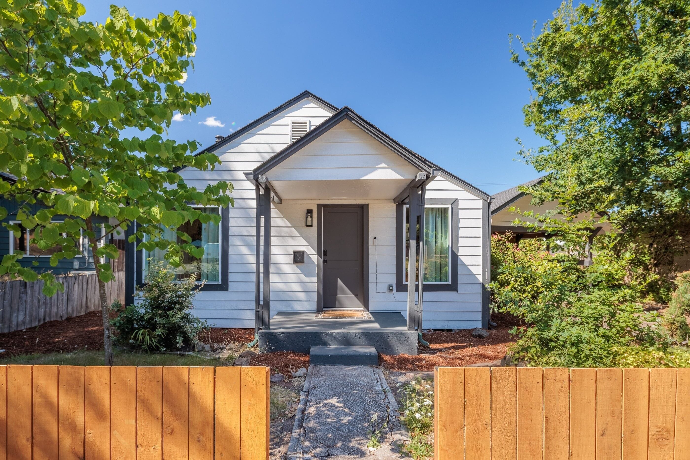 House, 2 Bedrooms | Exterior
