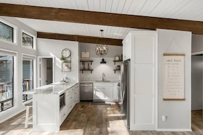 Private kitchen - Waterfront 3 bed, 2 bath lake-house on Cedar Creek (Mabank)