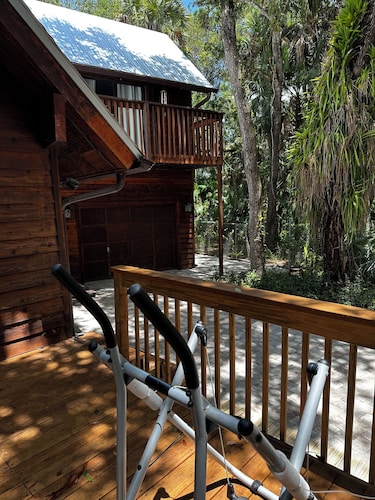 Beautiful, private Florida home surrounded with tropical forest in Jupiter farms
