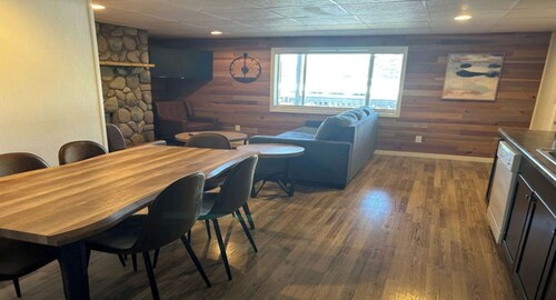 Comfortable Cove-Side Getaway with 2 Bedrooms and 1 Bath