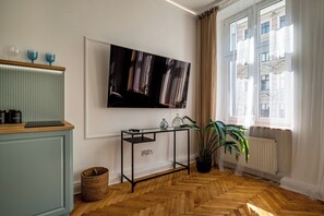 Apartment | Living room | Smart TV - RentPlanet - Apartament Świętokrzyska (Wrocław)