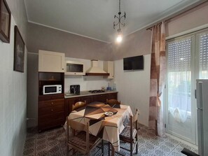 Dining - Vrbo Property (Lascari)