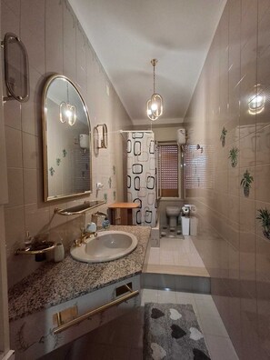 Bathroom - Vrbo Property (Lascari)