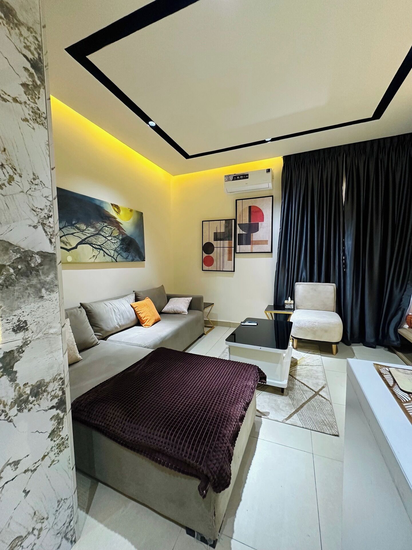Appartement familial, balcon, vue sur la ville | Aire de séjour