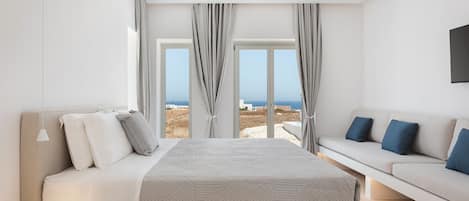 Two Bedroom Suite | Soundproofing, iron/ironing board, travel crib, WiFi (free)