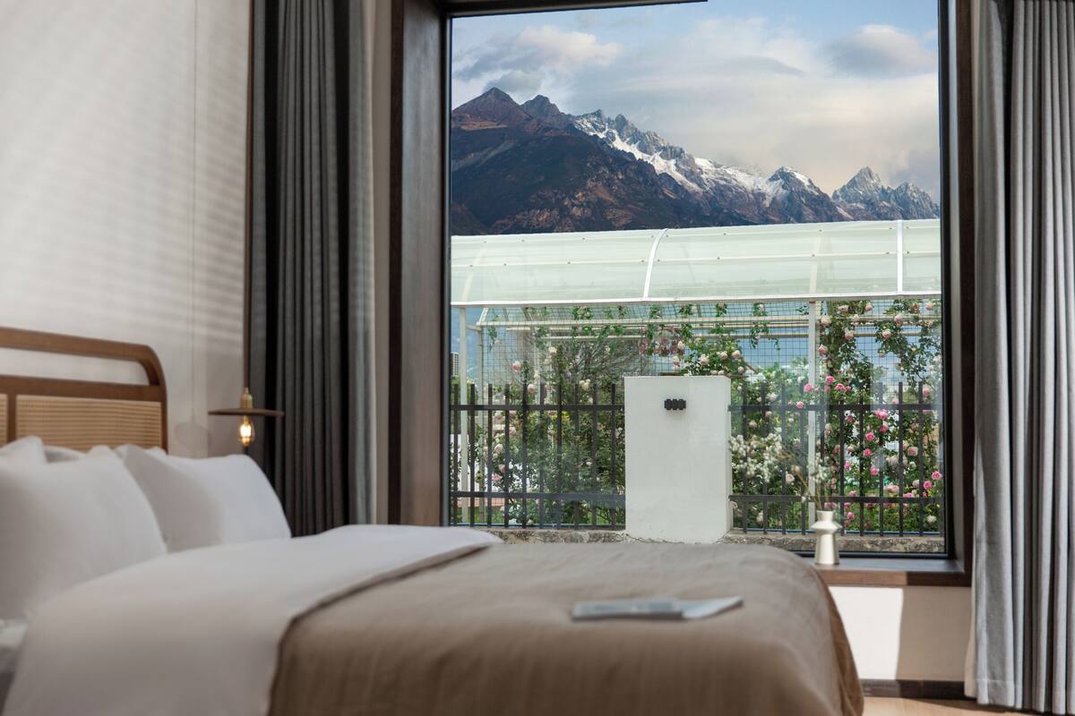 Superior Double Room, Patio, Hill View | Blackout curtains, soundproofing, free WiFi